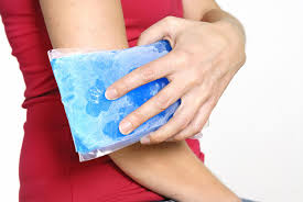 یخ برای کاهش درد آرنج  - 2 - درمان خانگی درد آرنج تنیس بازان
